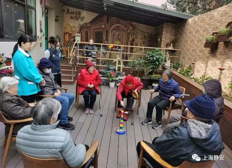 醫(yī)療、康復(fù)、生活照料……這些需求在家門口就能解決！靜安這里正打造“沒有圍墻的養(yǎng)老院”(圖1)