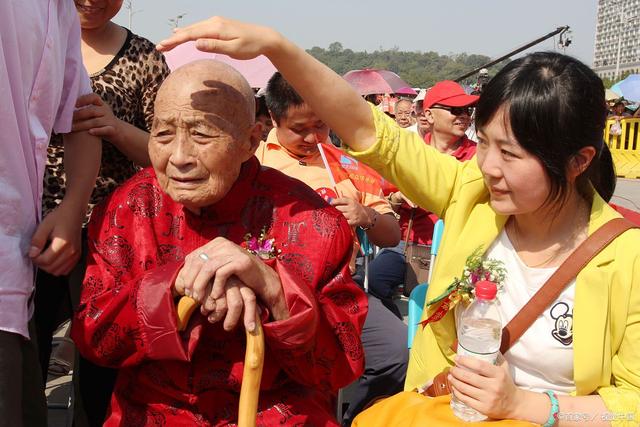 成都養(yǎng)老觀察：責(zé)任與義務(wù)，未來養(yǎng)老院能否代替子女盡孝？(圖3)