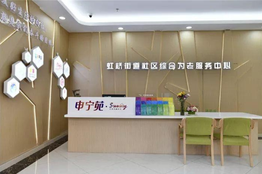 人工智能炒菜、智能腕表提供應(yīng)急救助，上海智慧養(yǎng)老場景落地(圖1)